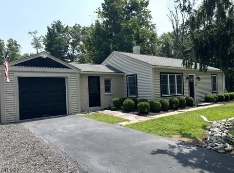 6 Willow Ct, Blairstown, NJ 07825