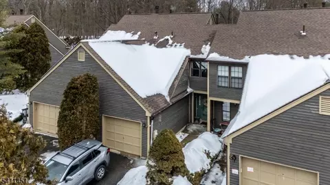 41 Lexington Ln #B, West Milford, NJ 07480