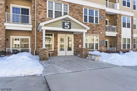 5301 Veterans Dr, Rockaway Twp, NJ 07866