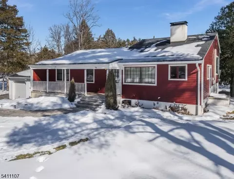 56 Deer Hill Rd, Lebanon, NJ 08833