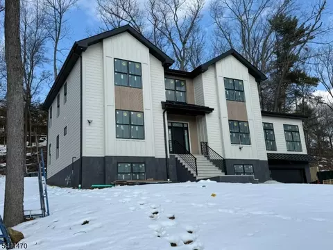 24 Peterson Rd, Wayne, NJ 07470