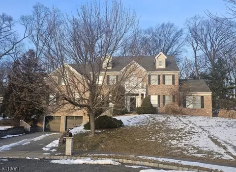 23 Hearthstone Dr, North Haledon, NJ 07508