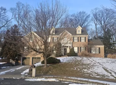 23 Hearthstone Dr, North Haledon, NJ 07508
