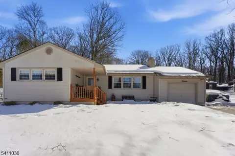 15 Tinc Rd, Flanders, NJ 07836