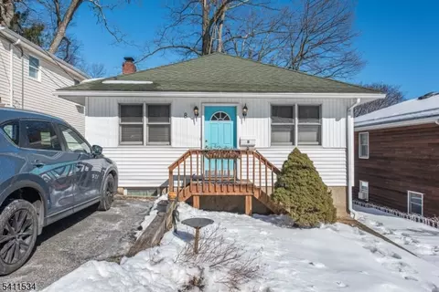 8 S Shore Rd, Denville, NJ 07834
