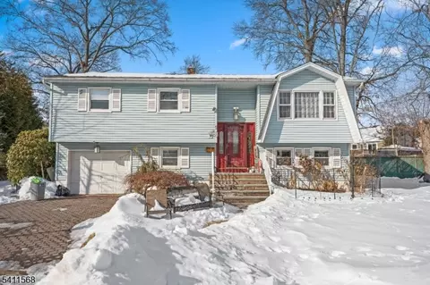 9 Chalen Ct, Pompton Lakes, NJ 07442