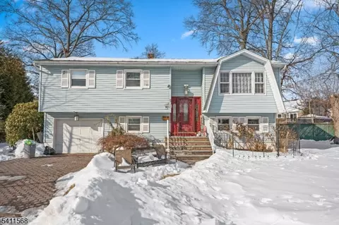 9 Chalen Ct, Pompton Lakes, NJ 07442