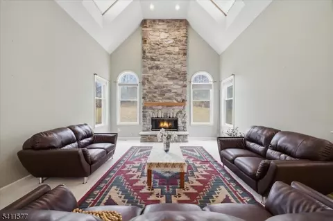 13 Old Schoolhouse Rd, Asbury, NJ 08802 photo 5