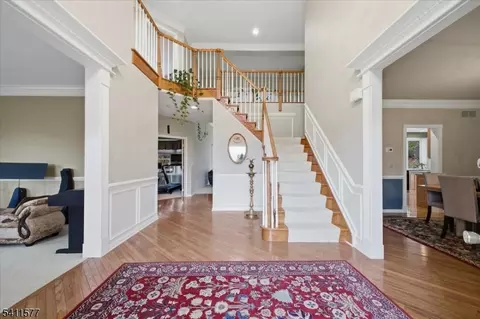 13 Old Schoolhouse Rd, Asbury, NJ 08802