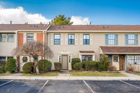 46 Carlisle Ct, Somerset, NJ 08873