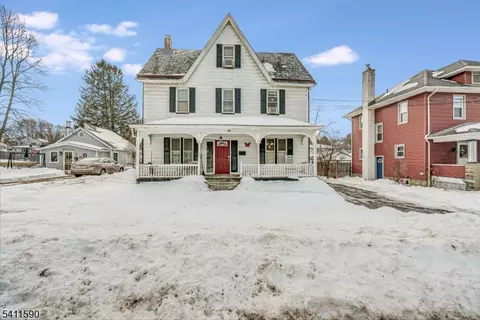 36 Pine St, Newton, NJ 07860