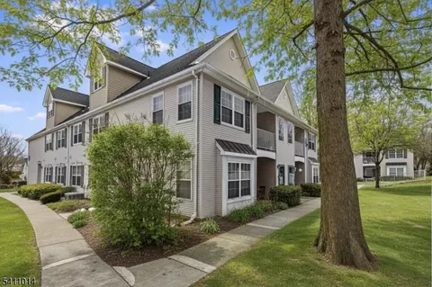240 Cambridge Ct, Clifton, NJ 07014