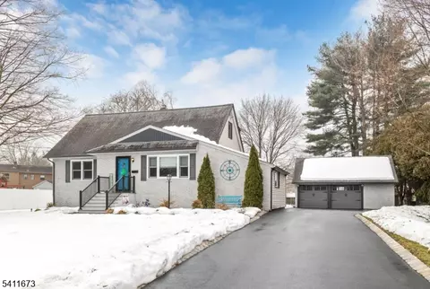 19 Colfax Dr, Pequannock Twp, NJ 07440