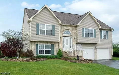 22 Paterson Pl, Newton, NJ 07860