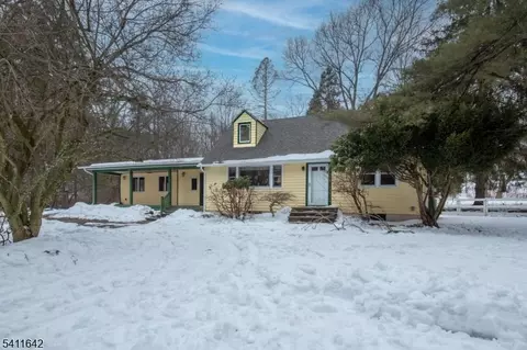 11 Winterwood Rd, Lebanon, NJ 08833