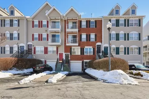 246 Matthews Dr, Newark, NJ 07103