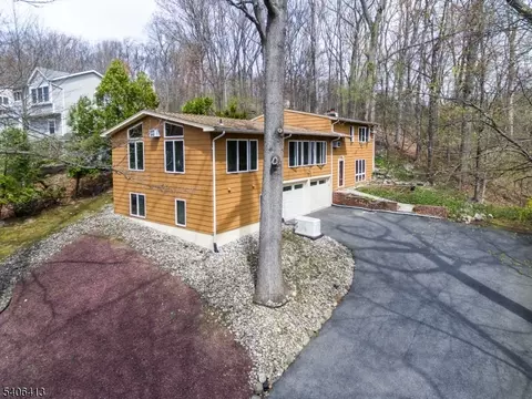 12 Ledgewood Trl, Kinnelon, NJ 07405