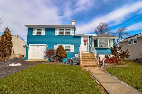 20 Alastair Pl, Colonia, NJ 07067