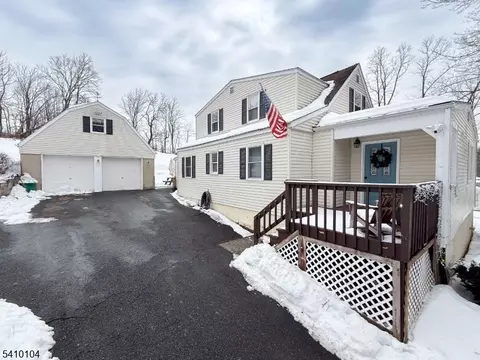 3 Learn Rd, Columbia, NJ 07832