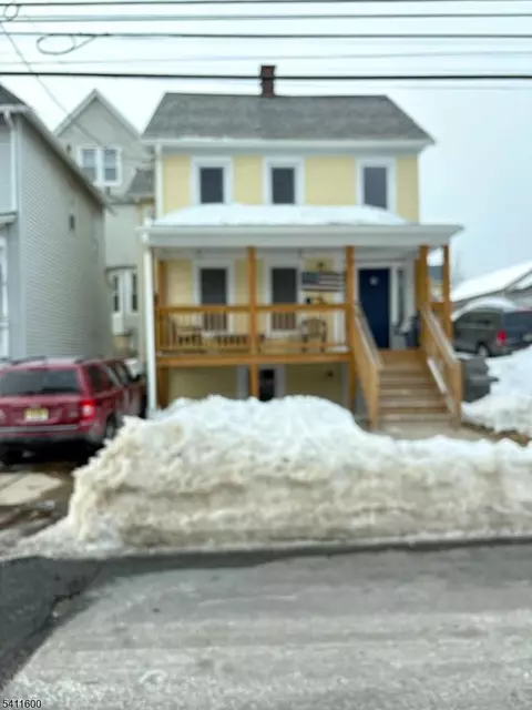 6 Madison St, Newton, NJ 07860