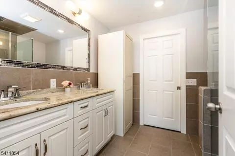 19 Pinecrest Ter, Wayne, NJ 07470 photo 18