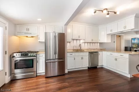 19 Pinecrest Ter, Wayne, NJ 07470 photo 10