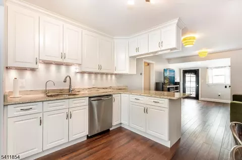 19 Pinecrest Ter, Wayne, NJ 07470 photo 8