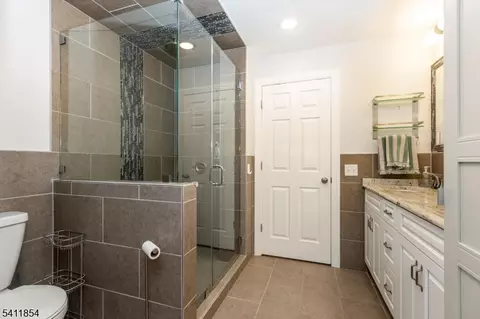 19 Pinecrest Ter, Wayne, NJ 07470 photo 17