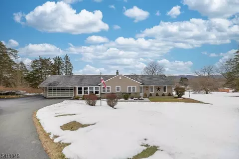 16 Dogwood Ln, Washington, NJ 07882