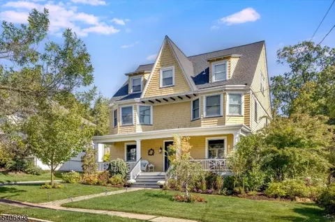 25 Ridgewood Ter, Maplewood, NJ 07040