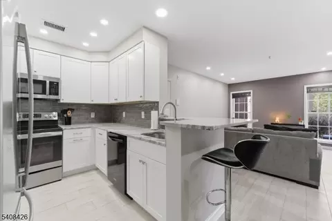 2108 Schindler Ln, Wayne, NJ 07470 photo 5