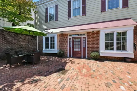 25 Murray Hill Sq, New Providence, NJ 07974
