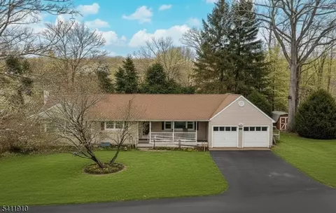 11 Beech St, Stanhope, NJ 07874