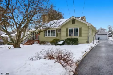 13 Iroquois Ave, Lake Hiawatha, NJ 07034