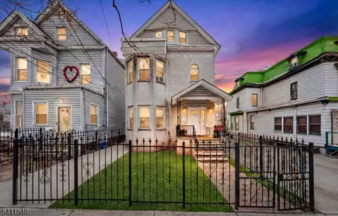 30 N 11th St, Newark, NJ 07107