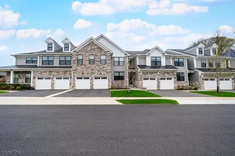 3 Concord Ct, Warren, NJ 07059