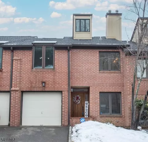 15 Stepping Rdg, Caldwell, NJ 07006
