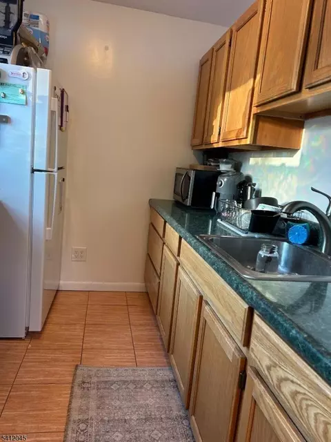 Kitchen - 73 Featherbed Ln, Flemington, NJ 08822 photo 2 of 2