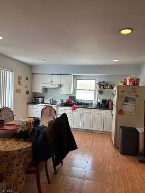 Kitchen - 73 Featherbed Ln, Flemington, NJ 08822 photo 1 of 2