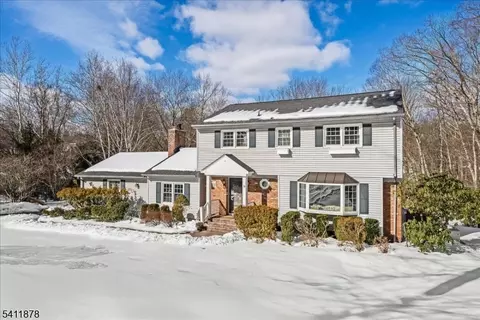 6 Thackery Ln, Mendham Twp, NJ 07945