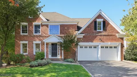 9 Apple Tree Ln, Warren, NJ 07059