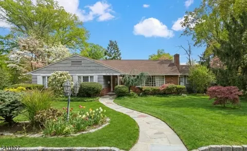 373 Upland Rd, Mountainside, NJ 07092