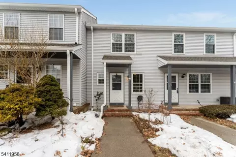 16 Hancock Ct, Flemington, NJ 08822