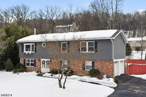 8 Bordeaux Ter, West Milford, NJ 07480