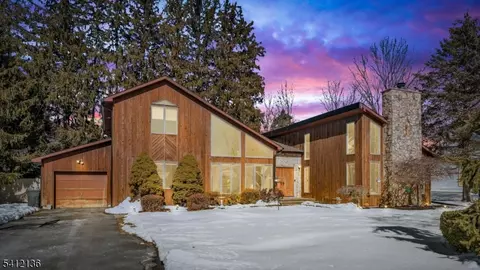 14 Louisa Ct, Wayne, NJ 07470