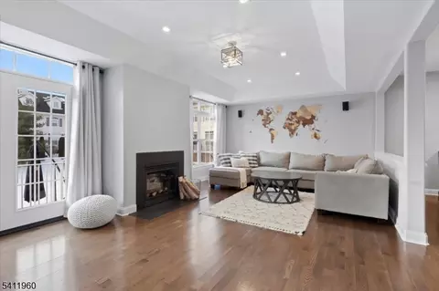 1463 Barnhardt Ln, Rahway, NJ 07065