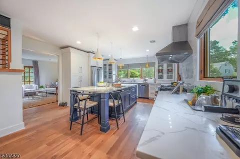 25 Division Ave, Summit, NJ 07901