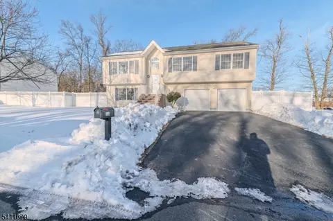 33 Viking Ave, Somerset, NJ 08873