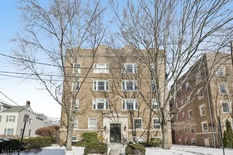 55 Park Ave #33, Newark, NJ 07104