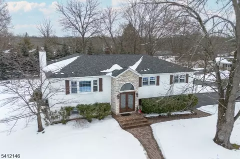 17 Iron Forge Rd, Parsippany, NJ 07054